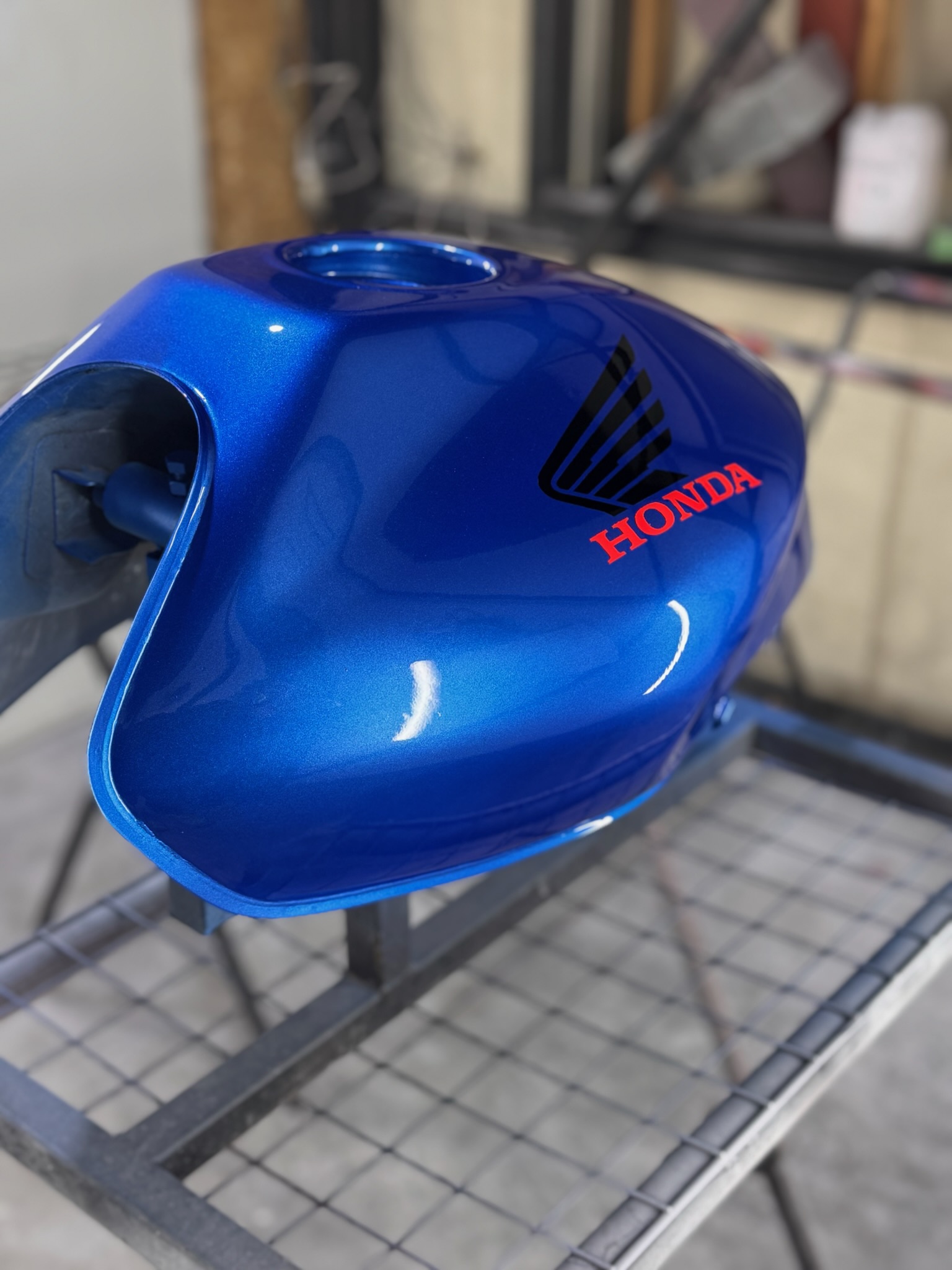 ホーネットを純正カラーに塗装 - FUKUDA.Company